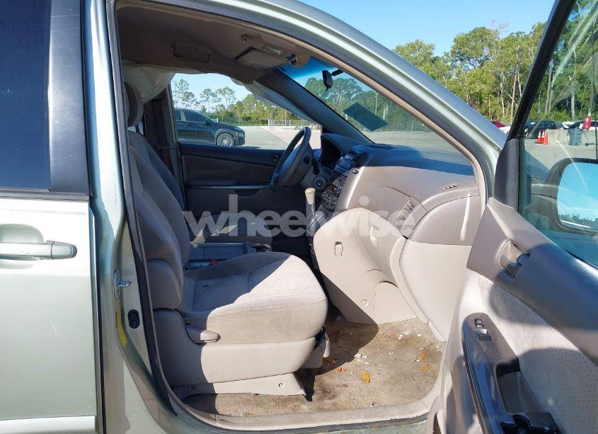 Photo 5 of 2010 Toyota Sienna LE (VIN 5TDKK4CC2AS329149)