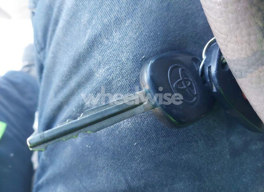 Photo 11 of 2010 Toyota Sienna LE (VIN 5TDKK4CC2AS332388)