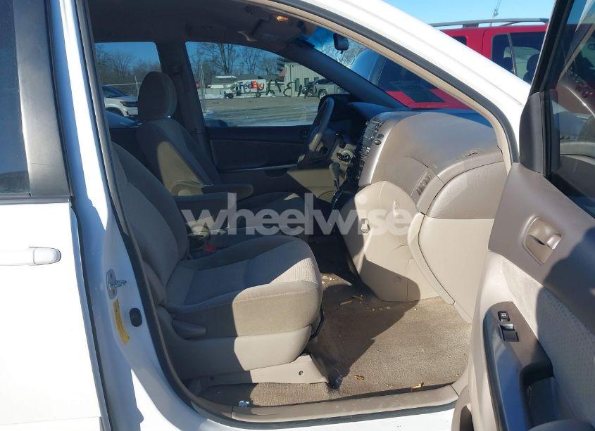 Photo 5 of 2010 Toyota Sienna LE (VIN 5TDKK4CC2AS332388)