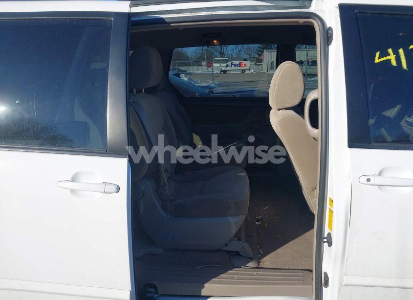 Photo 8 of 2010 Toyota Sienna LE (VIN 5TDKK4CC2AS332388)