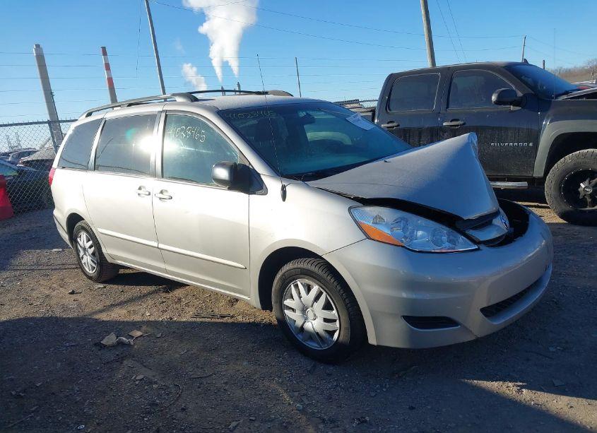 2010 Toyota Sienna LE (VIN 5TDKK4CC3AS320959) main photo