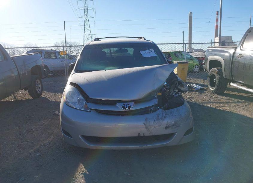 Photo 12 of 2010 Toyota Sienna LE (VIN 5TDKK4CC3AS320959)