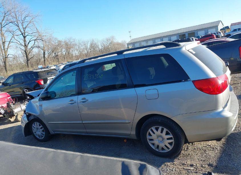 Photo 14 of 2010 Toyota Sienna LE (VIN 5TDKK4CC3AS320959)