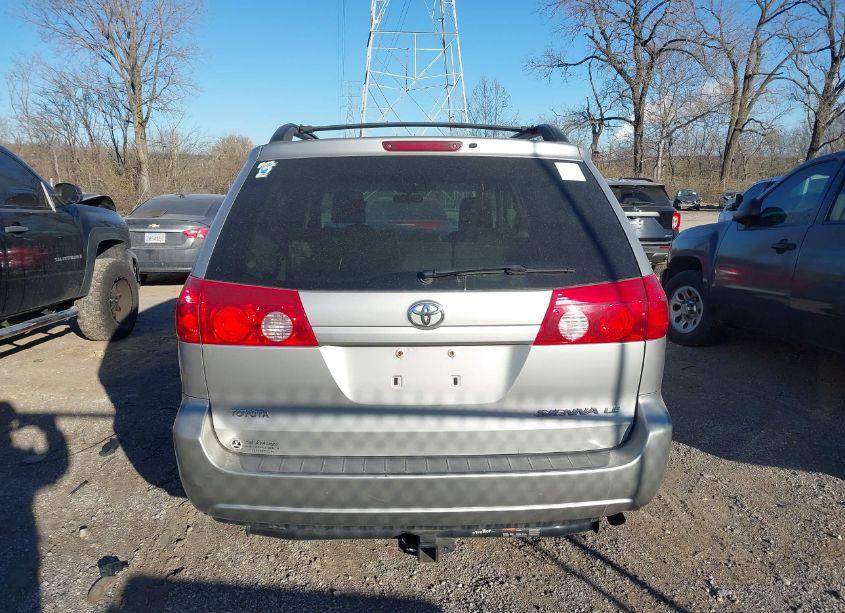 Photo 16 of 2010 Toyota Sienna LE (VIN 5TDKK4CC3AS320959)