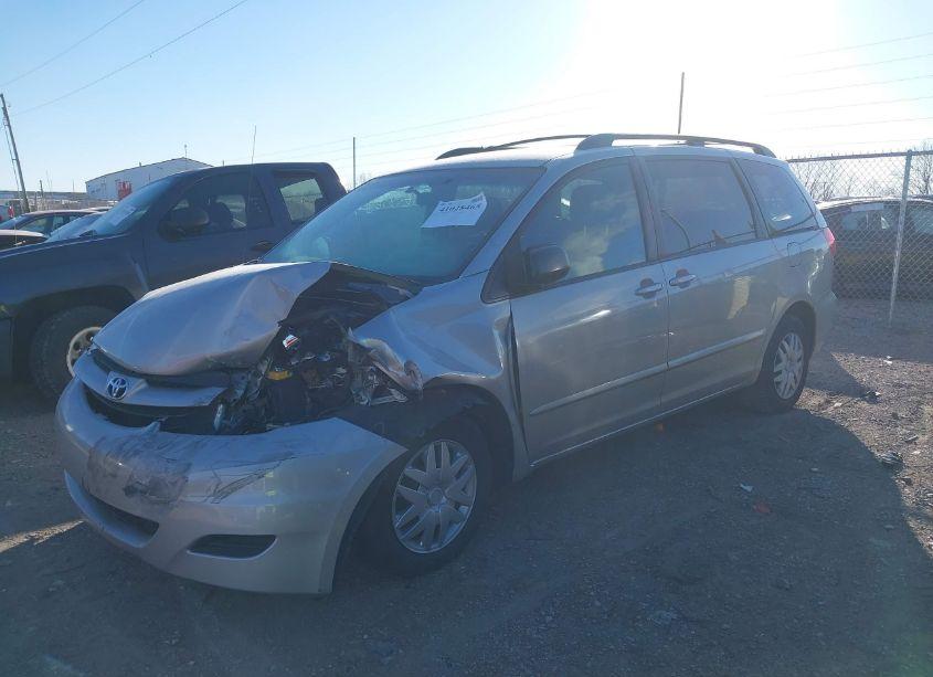 Photo 2 of 2010 Toyota Sienna LE (VIN 5TDKK4CC3AS320959)