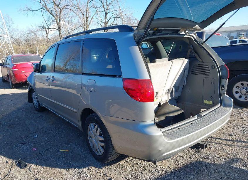 Photo 3 of 2010 Toyota Sienna LE (VIN 5TDKK4CC3AS320959)
