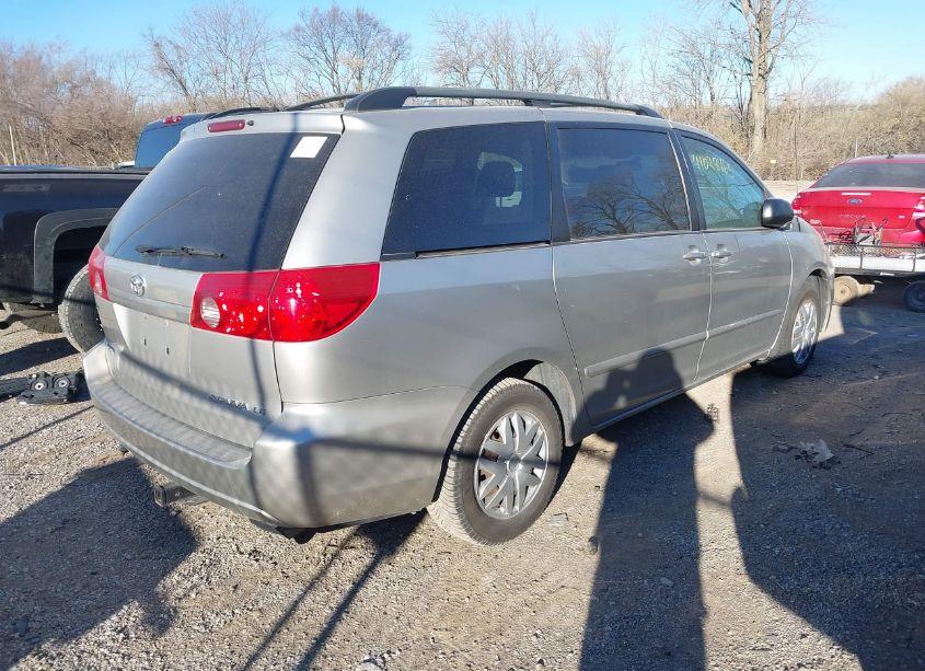 Photo 4 of 2010 Toyota Sienna LE (VIN 5TDKK4CC3AS320959)