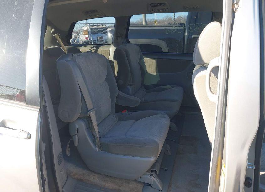 Photo 8 of 2010 Toyota Sienna LE (VIN 5TDKK4CC3AS320959)