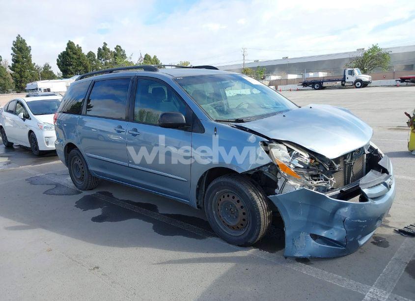 2010 Toyota Sienna LE (VIN 5TDKK4CC3AS327684) main photo