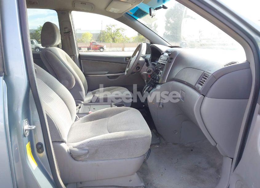 Photo 5 of 2010 Toyota Sienna LE (VIN 5TDKK4CC3AS327684)