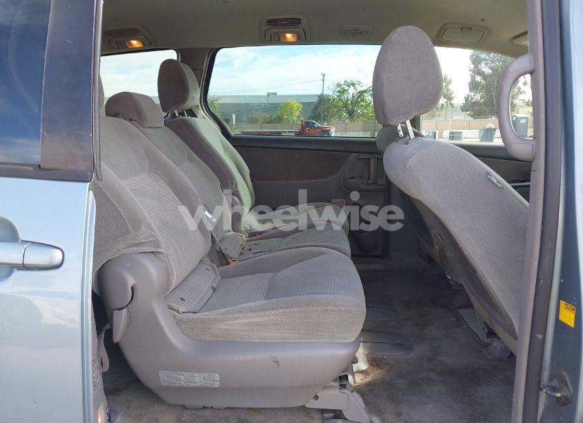 Photo 8 of 2010 Toyota Sienna LE (VIN 5TDKK4CC3AS327684)