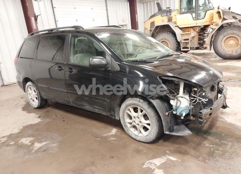 2010 Toyota Sienna LE (VIN 5TDKK4CC3AS328981) main photo