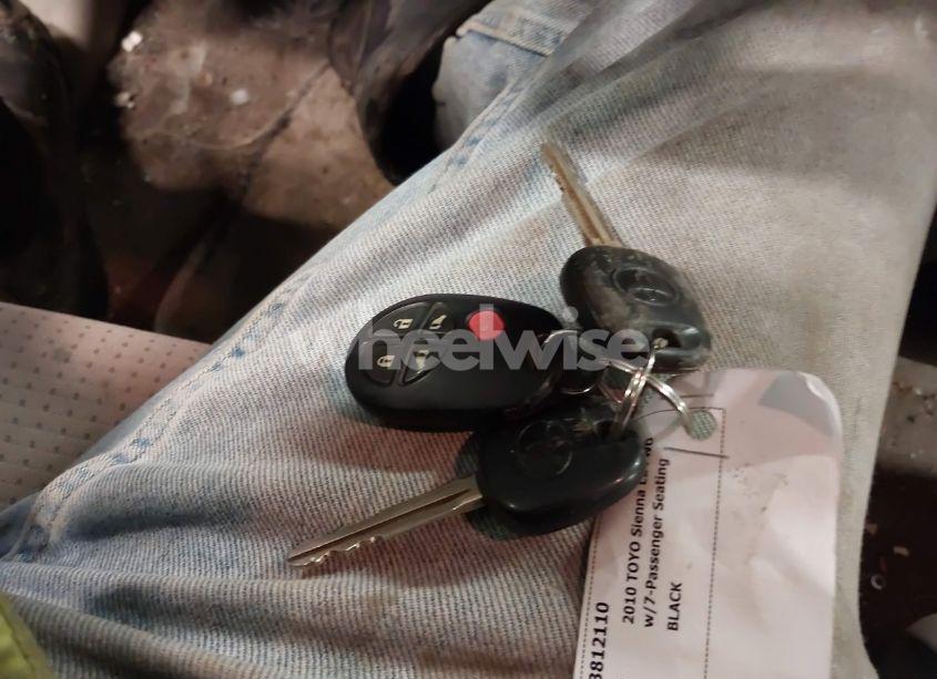 Photo 11 of 2010 Toyota Sienna LE (VIN 5TDKK4CC3AS328981)