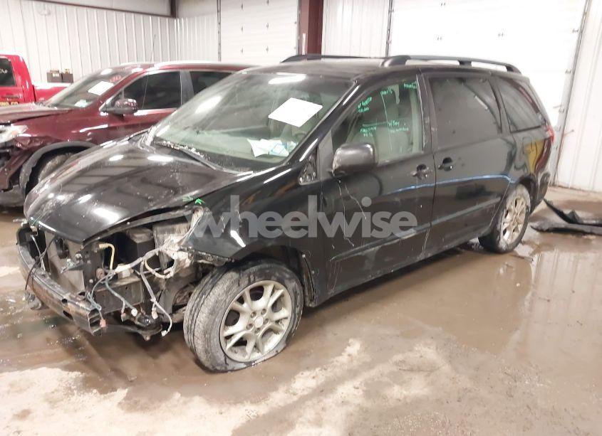 Photo 2 of 2010 Toyota Sienna LE (VIN 5TDKK4CC3AS328981)