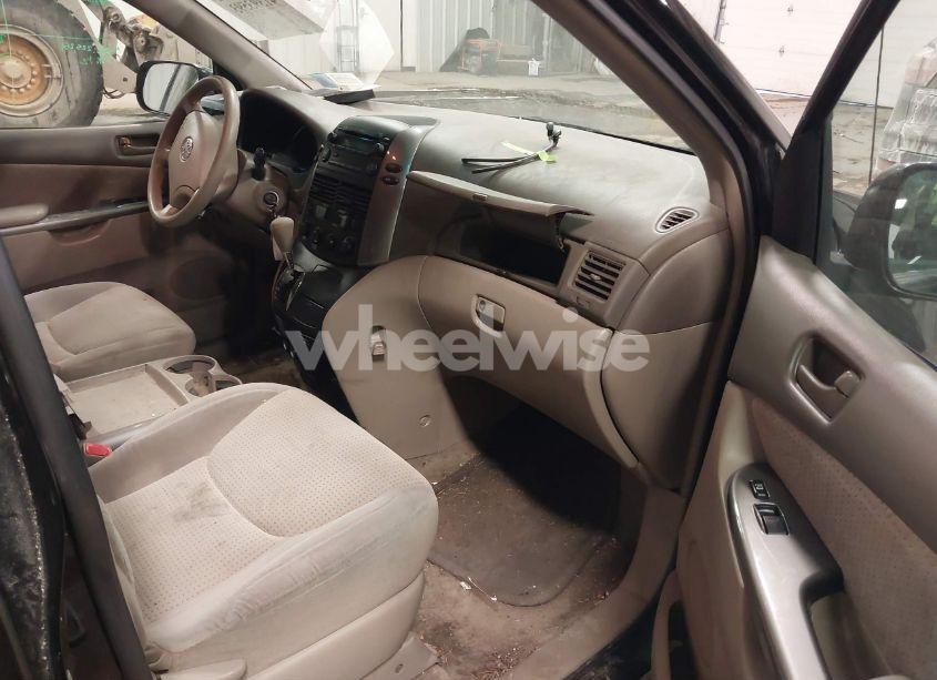 Photo 5 of 2010 Toyota Sienna LE (VIN 5TDKK4CC3AS328981)