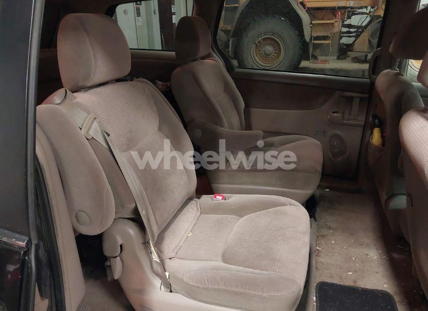 Photo 8 of 2010 Toyota Sienna LE (VIN 5TDKK4CC3AS328981)