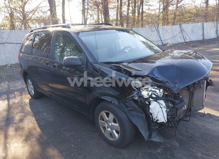 2010 Toyota Sienna LE (VIN 5TDKK4CC4AS298762) main photo