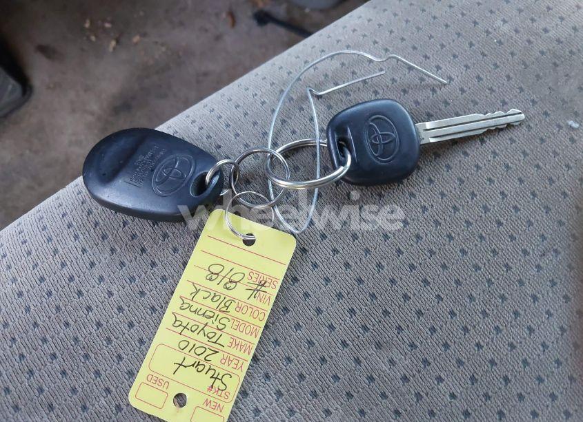 Photo 11 of 2010 Toyota Sienna LE (VIN 5TDKK4CC4AS298762)