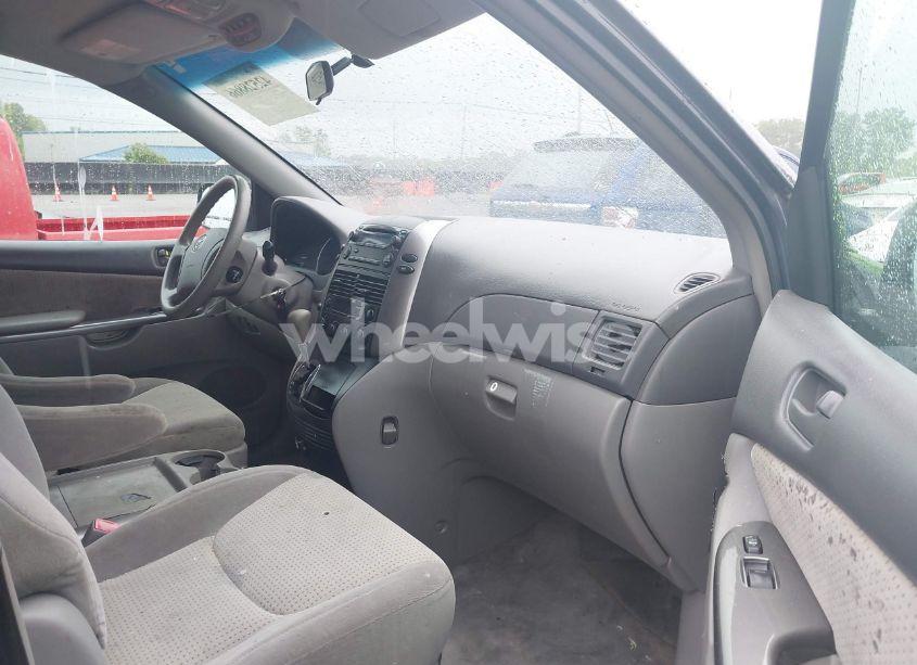 Photo 5 of 2010 Toyota Sienna LE (VIN 5TDKK4CC4AS327418)