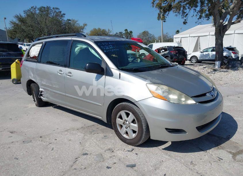 2010 Toyota Sienna LE (VIN 5TDKK4CC4AS329170) main photo