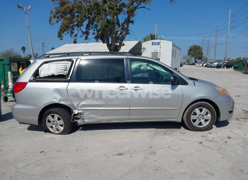Photo 13 of 2010 Toyota Sienna LE (VIN 5TDKK4CC4AS329170)