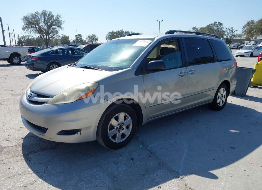 Photo 2 of 2010 Toyota Sienna LE (VIN 5TDKK4CC4AS329170)