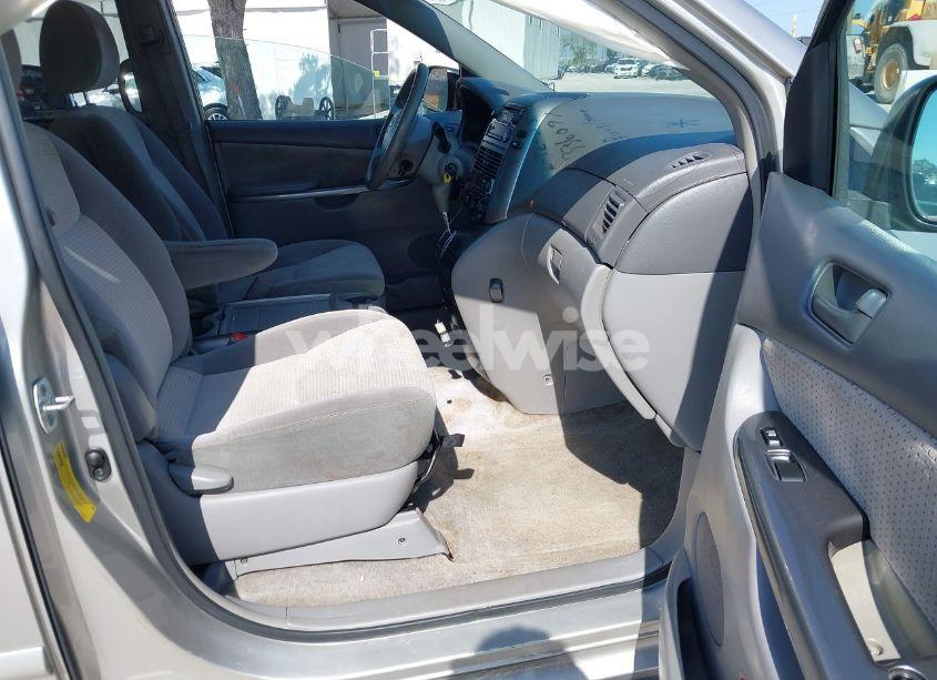 Photo 5 of 2010 Toyota Sienna LE (VIN 5TDKK4CC4AS329170)