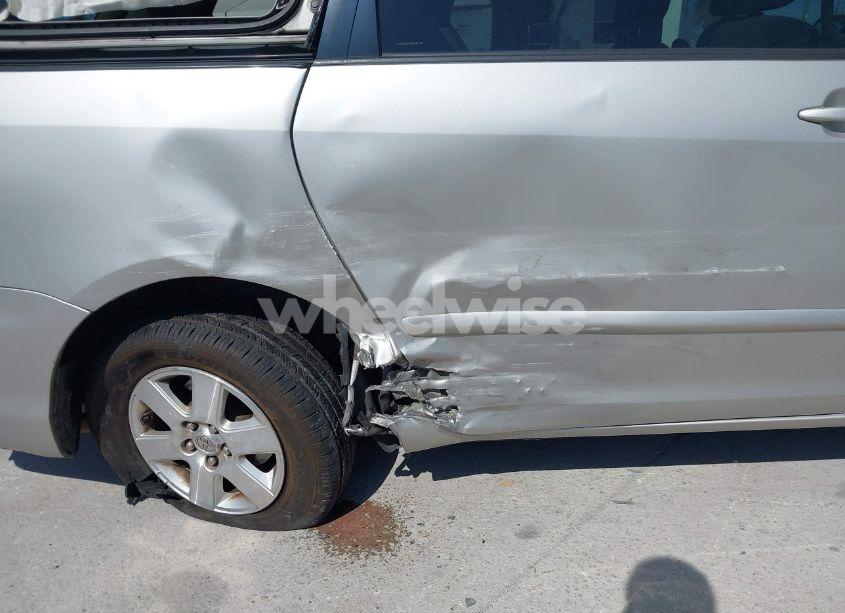 Photo 6 of 2010 Toyota Sienna LE (VIN 5TDKK4CC4AS329170)