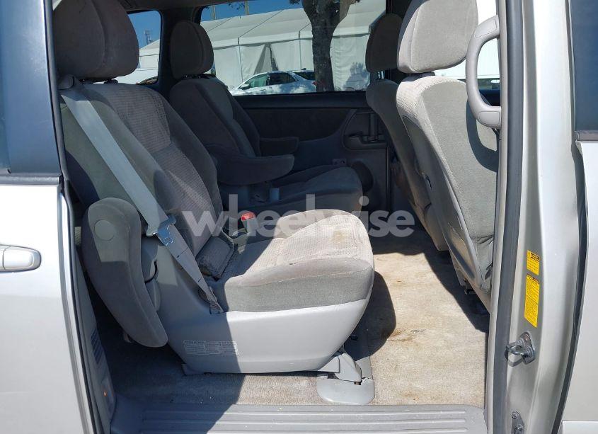 Photo 8 of 2010 Toyota Sienna LE (VIN 5TDKK4CC4AS329170)