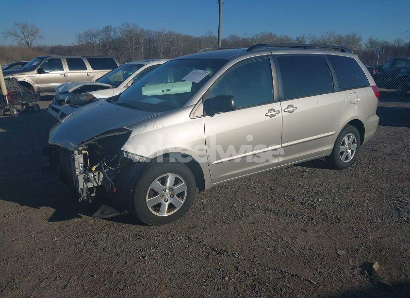 Photo 2 of 2010 Toyota Sienna LE (VIN 5TDKK4CC5AS292114)