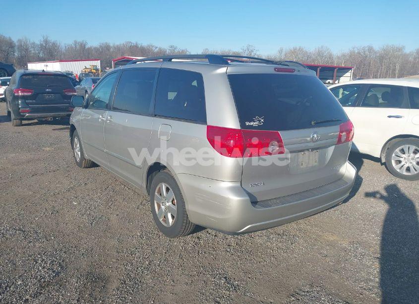 Photo 3 of 2010 Toyota Sienna LE (VIN 5TDKK4CC5AS292114)