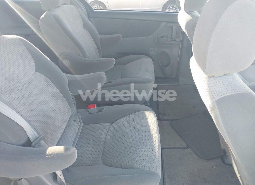 Photo 8 of 2010 Toyota Sienna LE (VIN 5TDKK4CC5AS292114)