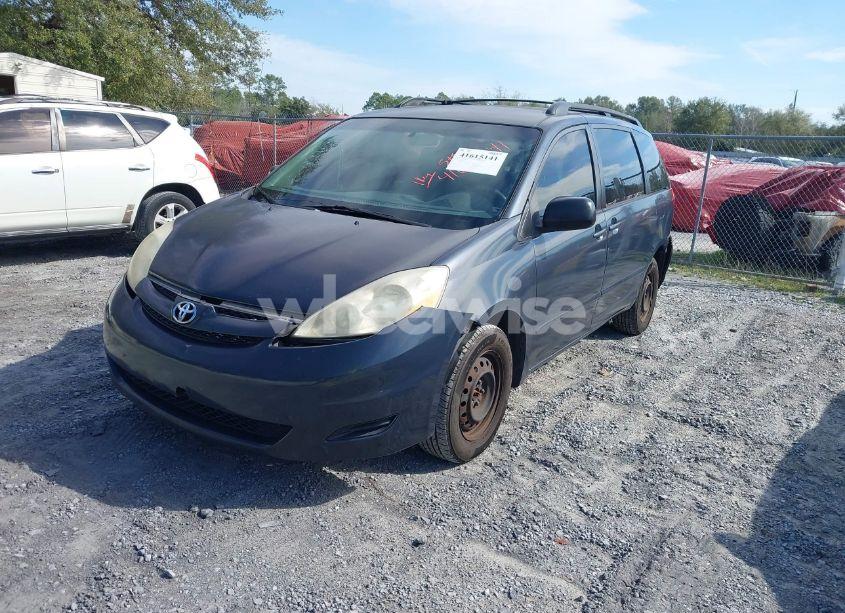 Photo 2 of 2010 Toyota Sienna CE (VIN 5TDKK4CC5AS292372)