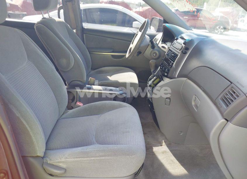 Photo 5 of 2010 Toyota Sienna CE (VIN 5TDKK4CC5AS292372)