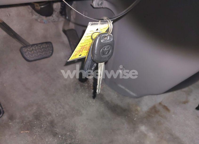 Photo 11 of 2010 Toyota Sienna LE (VIN 5TDKK4CC5AS301619)