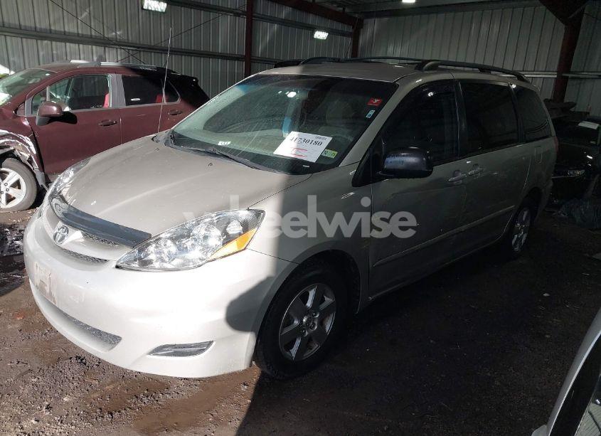 Photo 2 of 2010 Toyota Sienna LE (VIN 5TDKK4CC5AS301619)