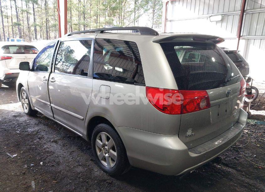 Photo 3 of 2010 Toyota Sienna LE (VIN 5TDKK4CC5AS301619)