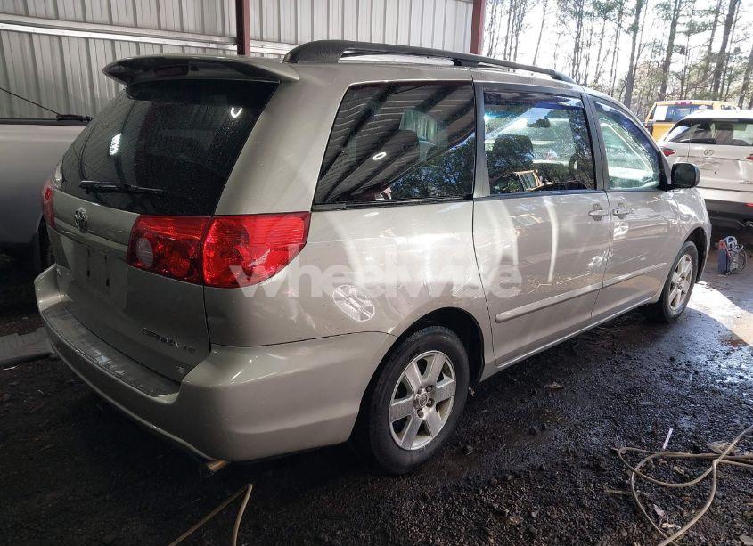 Photo 4 of 2010 Toyota Sienna LE (VIN 5TDKK4CC5AS301619)