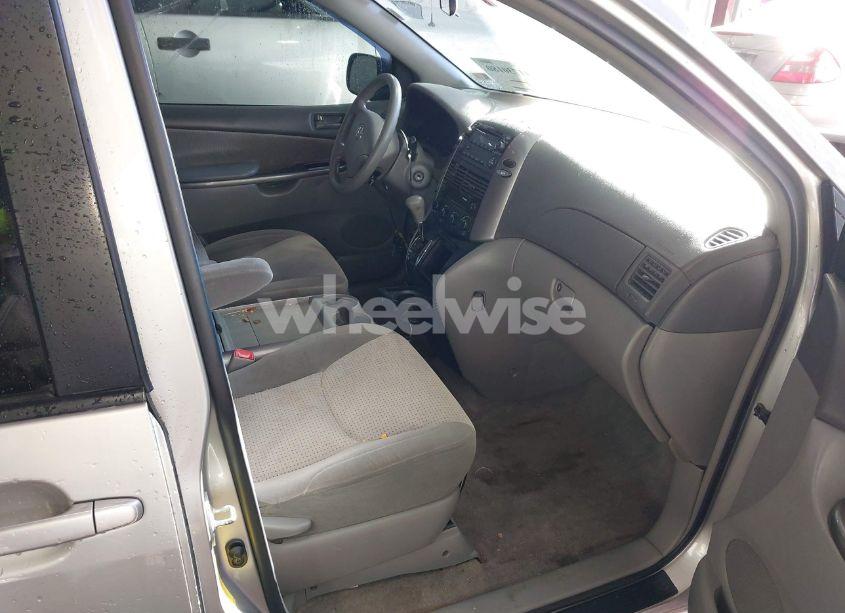 Photo 5 of 2010 Toyota Sienna LE (VIN 5TDKK4CC5AS301619)