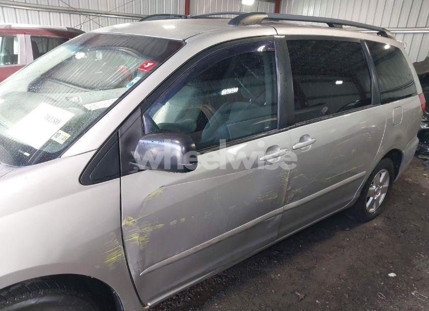 Photo 6 of 2010 Toyota Sienna LE (VIN 5TDKK4CC5AS301619)