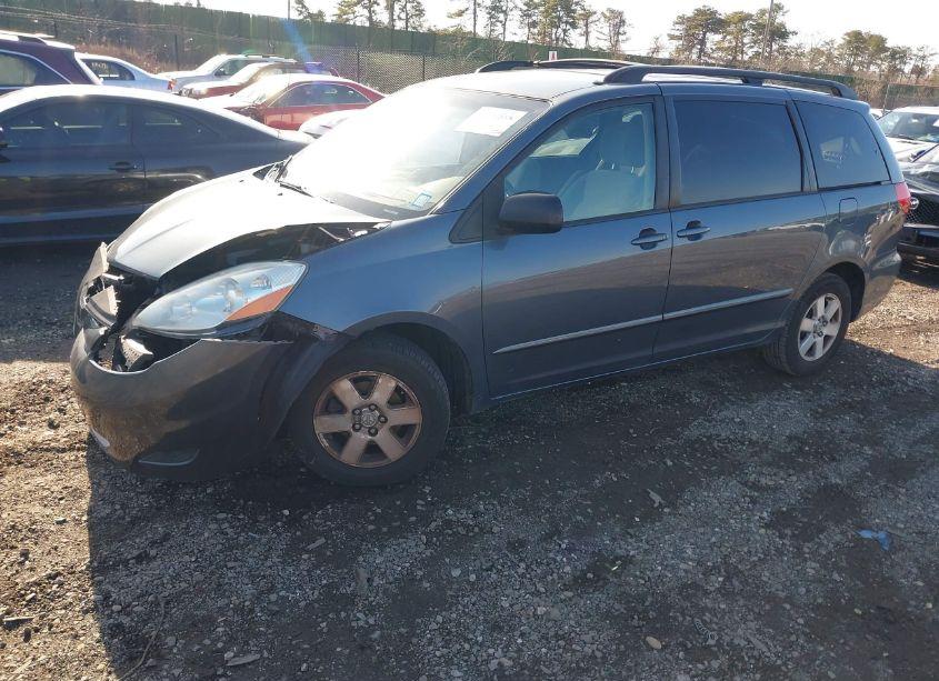 Photo 2 of 2010 Toyota Sienna LE (VIN 5TDKK4CC5AS307727)