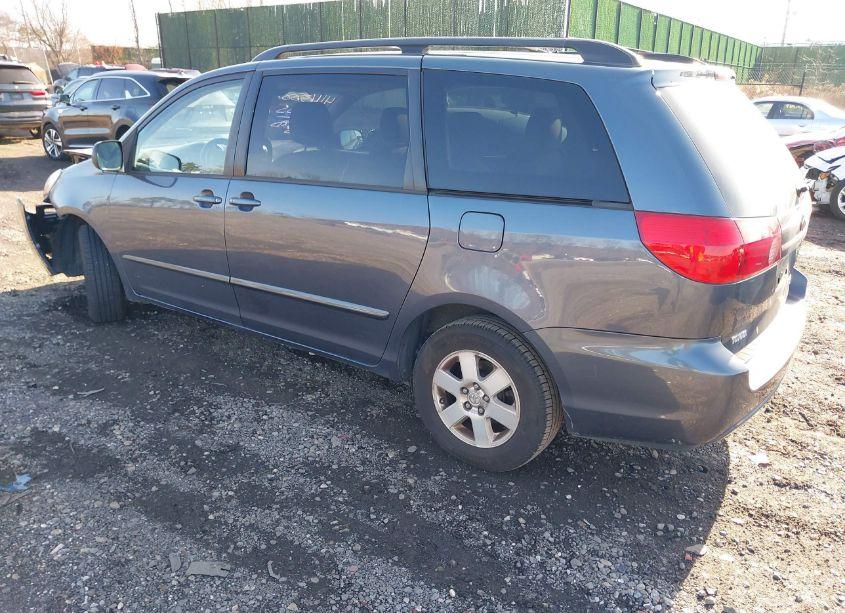 Photo 3 of 2010 Toyota Sienna LE (VIN 5TDKK4CC5AS307727)