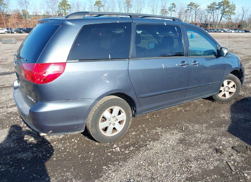 Photo 4 of 2010 Toyota Sienna LE (VIN 5TDKK4CC5AS307727)