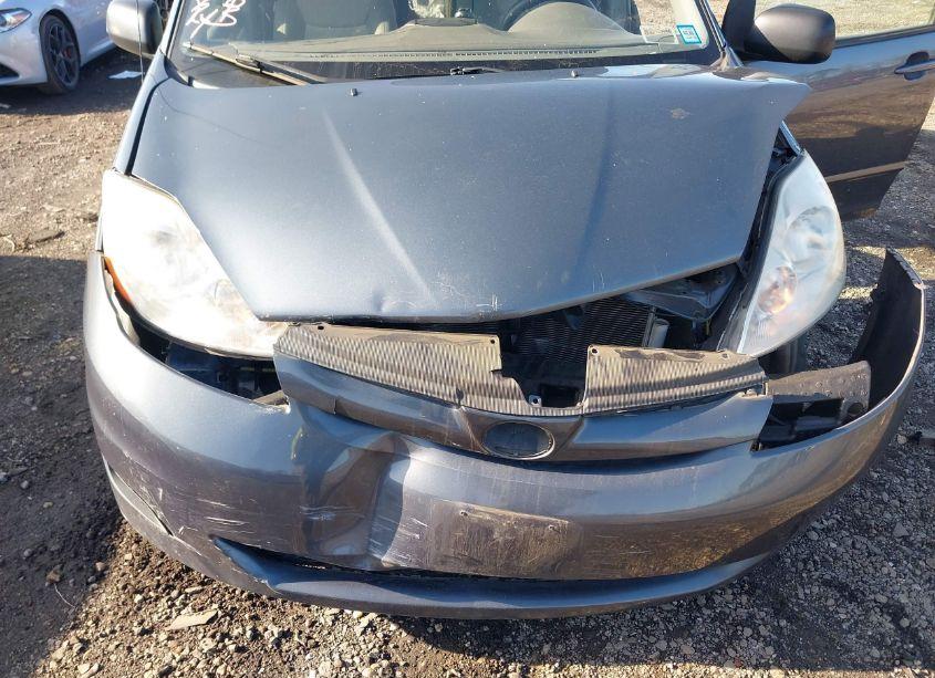Photo 6 of 2010 Toyota Sienna LE (VIN 5TDKK4CC5AS307727)