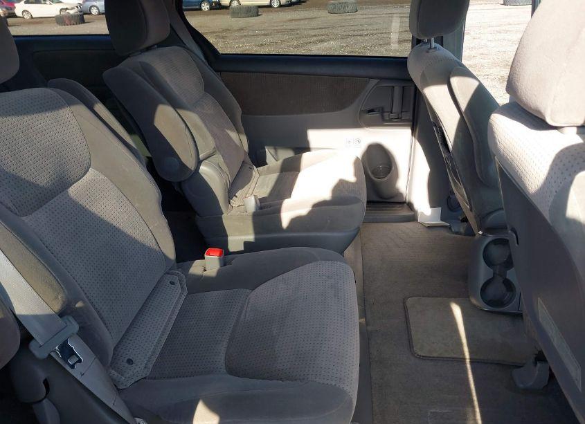 Photo 8 of 2010 Toyota Sienna LE (VIN 5TDKK4CC5AS307727)