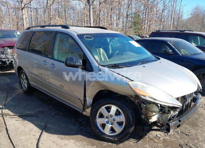 2010 Toyota Sienna LE (VIN 5TDKK4CC5AS316203) main photo
