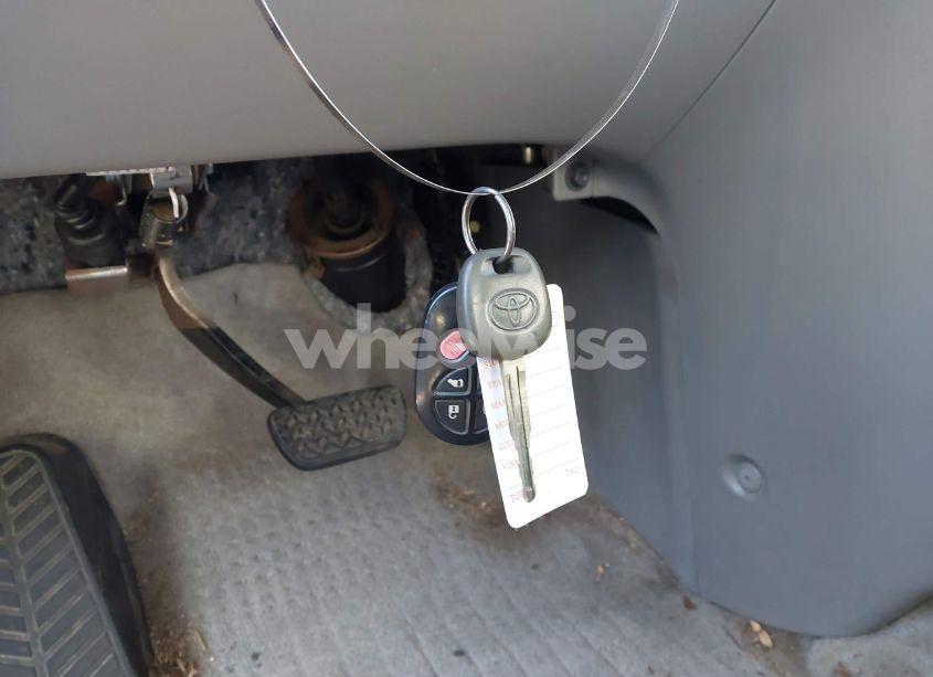 Photo 11 of 2010 Toyota Sienna LE (VIN 5TDKK4CC5AS316203)