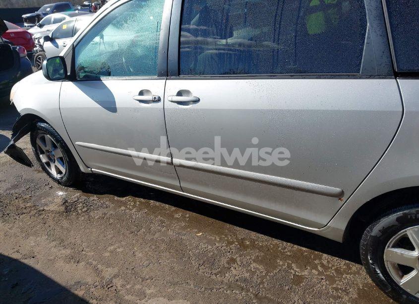 Photo 15 of 2010 Toyota Sienna LE (VIN 5TDKK4CC5AS316203)