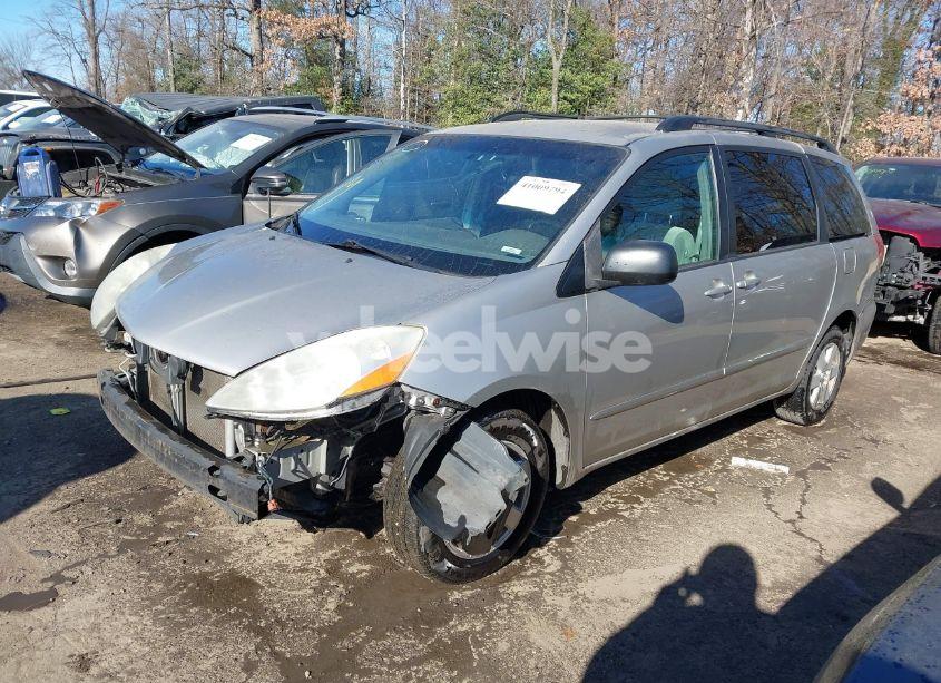 Photo 2 of 2010 Toyota Sienna LE (VIN 5TDKK4CC5AS316203)