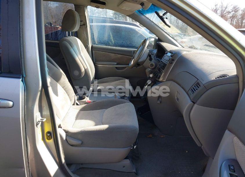 Photo 5 of 2010 Toyota Sienna LE (VIN 5TDKK4CC5AS316203)